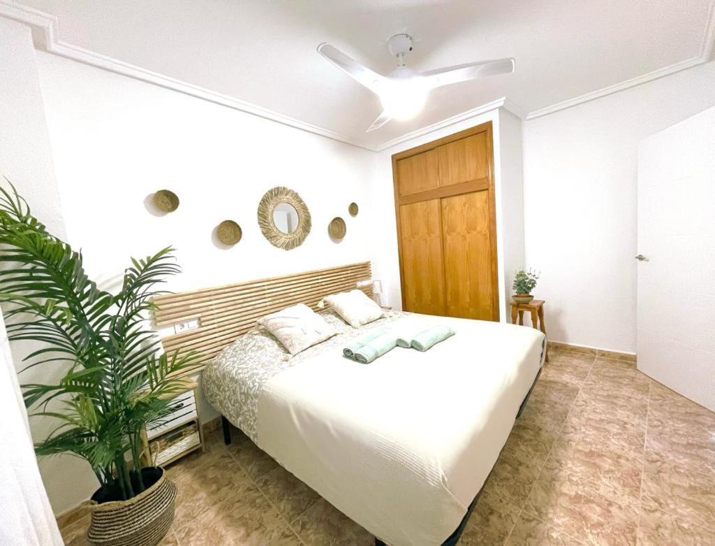 Appartement Apartamento Azzurro à Torrevieja Extérieur photo